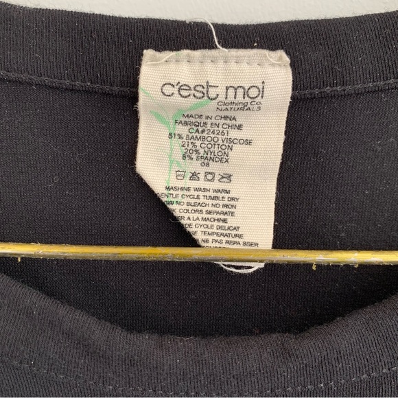 ✨2 for 15$✨Black crop top - Picture 2 of 2